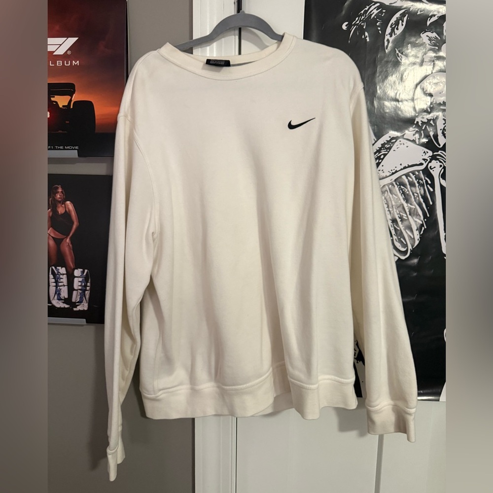 Nike XXL White and Gray Tag